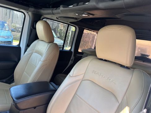 Used 2018 Jeep Wrangler Unlimited Sahara AWD/4WD image 13
