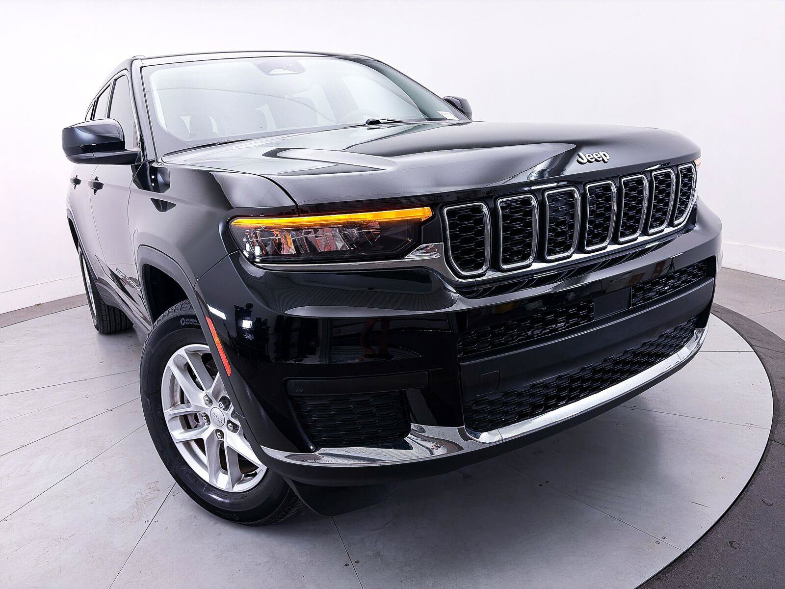 Used 2023 Jeep Grand Cherokee L Laredo w/ Luxury Tech Group I AWD/4WD image 6