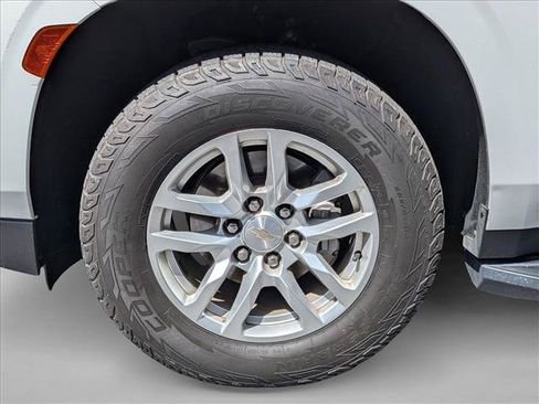 Used 2021 Chevrolet Suburban LT RWD image 18