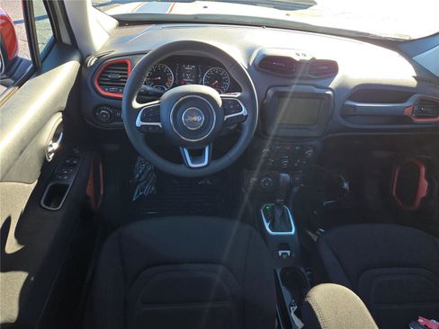 Certified 2020 Jeep Renegade Latitude image 21