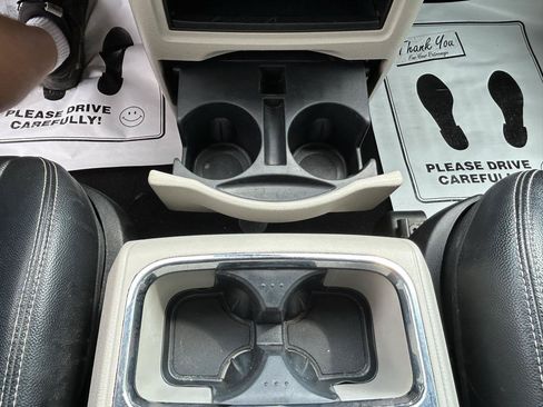Used 2013 Chrysler Town & Country Touring FWD image 24
