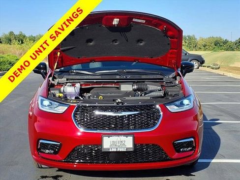 New 2026 Chrysler Pacifica Select image 23