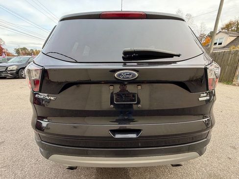 Used 2017 Ford Escape SE w/ Equipment Group 201A image 6