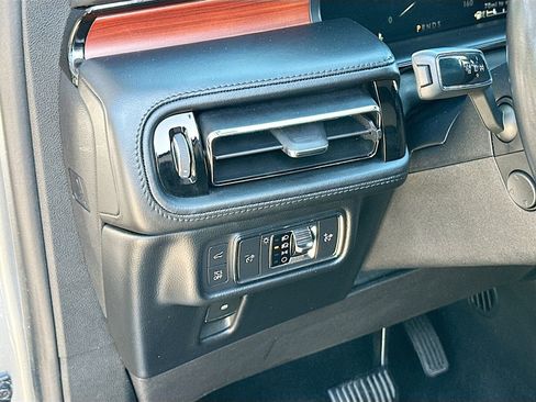 Used 2022 Lincoln Nautilus Reserve image 10