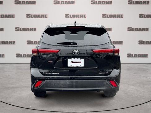 Used 2022 Toyota Highlander XLE image 4