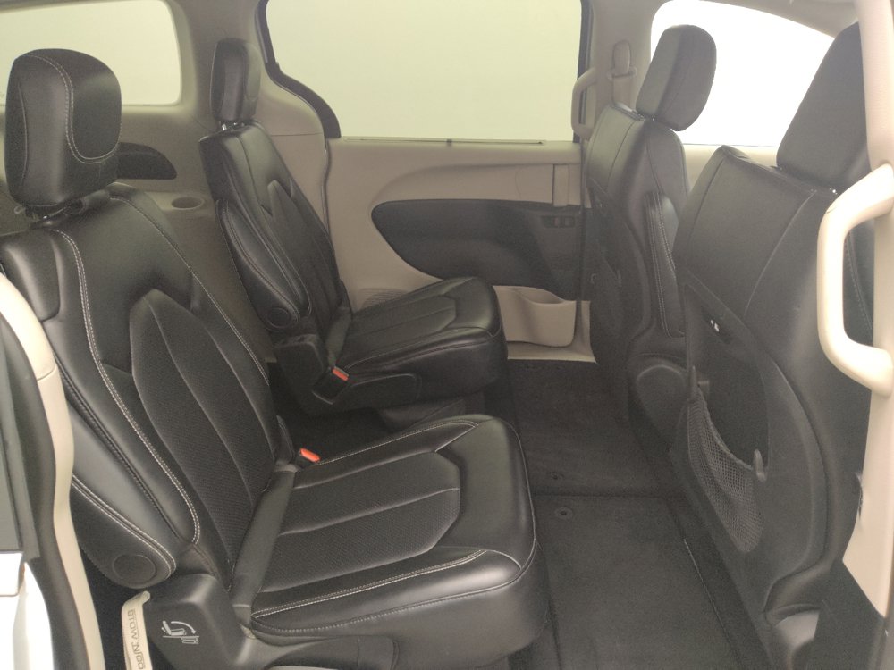 Used 2024 Chrysler Pacifica Touring-L FWD image 19
