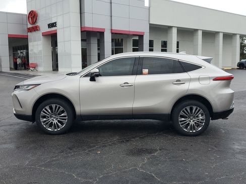 Certified 2023 Toyota Venza XLE image 7