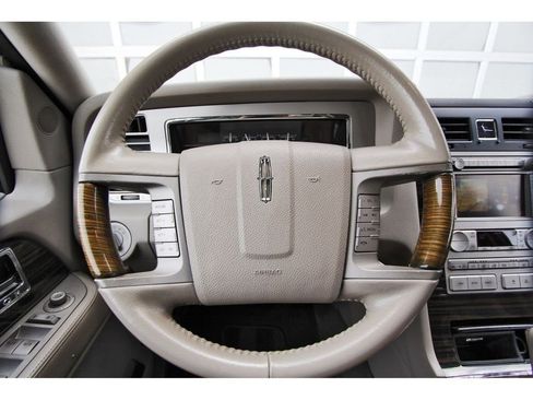 Used 2010 Lincoln Navigator L 2WD image 14