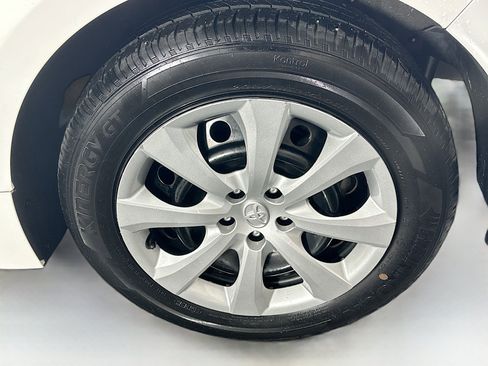 Used 2024 Toyota Corolla LE image 11