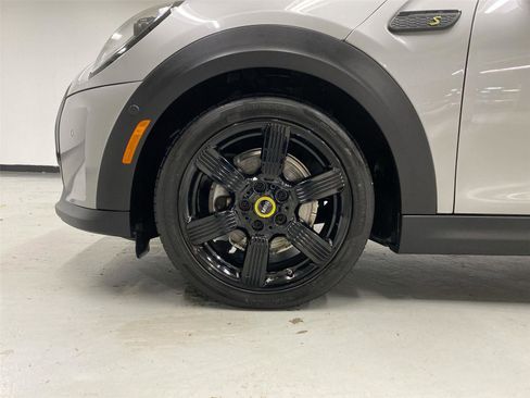 Certified 2024 MINI Cooper SE image 23