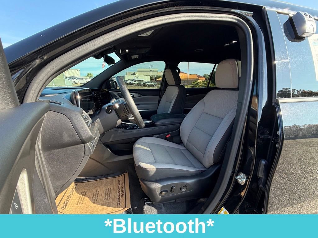 Used 2024 Chevrolet Traverse LT FWD image 16