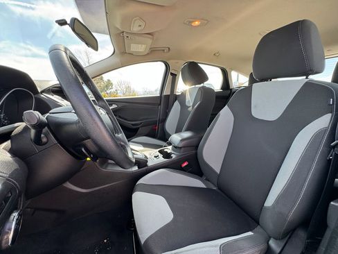 Used 2014 Ford Focus SE w/ SE Sport Package FWD image 7