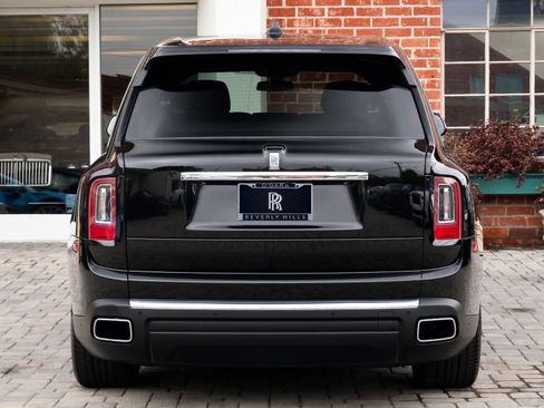 Certified 2023 Rolls-Royce Cullinan AWD/4WD image 30