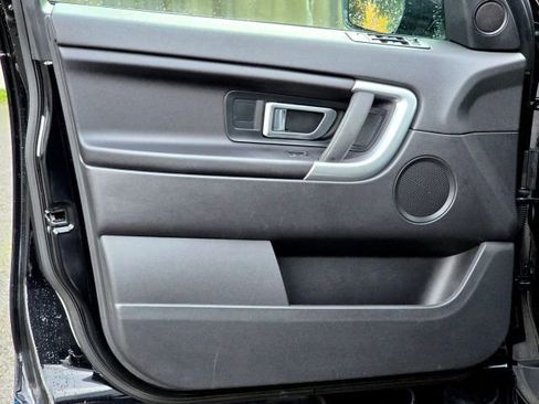 Used 2017 Land Rover Discovery Sport SE image 25