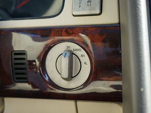 Used 2004 Lincoln Navigator Luxury image 19