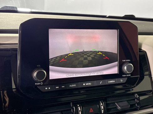 Used 2022 Nissan Pathfinder SV w/ SV Premium Package image 16