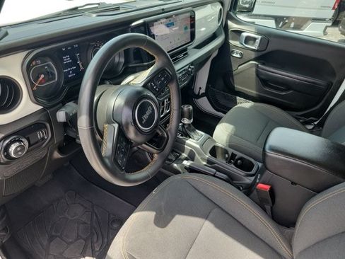 Used 2024 Jeep Gladiator Sport AWD/4WD image 18
