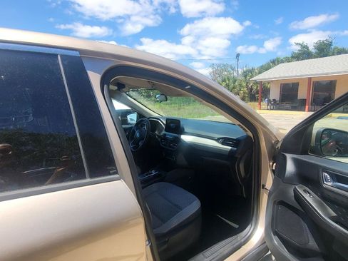 Used 2020 Ford Escape SE FWD image 19