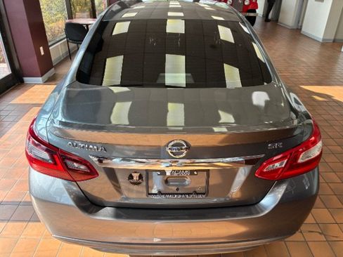 Used 2017 Nissan Altima 2.5 SR FWD image 12