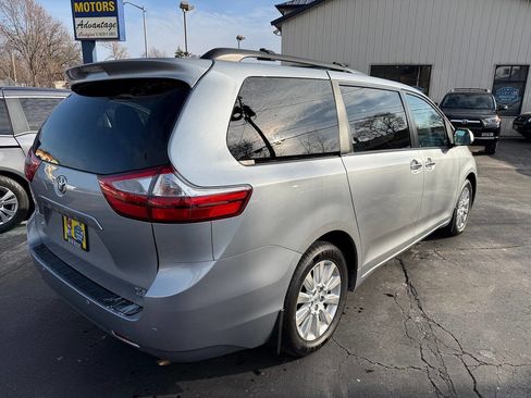 Used 2015 Toyota Sienna XLE Premium image 6