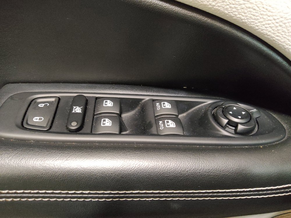 Used 2017 Jeep Compass Latitude FWD image 27
