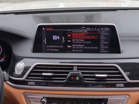 Used 2021 BMW 740i xDrive w/ M Sport Package image 18