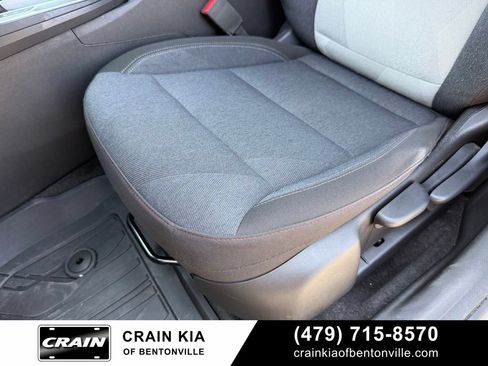 Used 2025 Chevrolet Trax RS FWD image 23