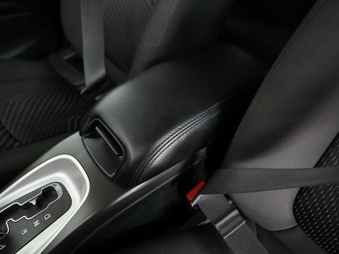 Used 2020 Dodge Journey SE w/ SE Popular Equipment Group FWD image 24