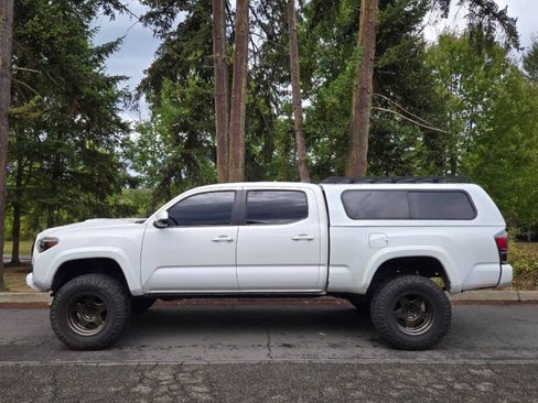 Used 2018 Toyota Tacoma TRD Sport RWD image 8