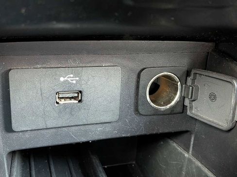 Used 2019 Ford Explorer XLT image 30