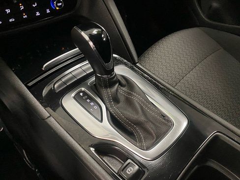 Used 2019 Buick Regal Preferred image 12