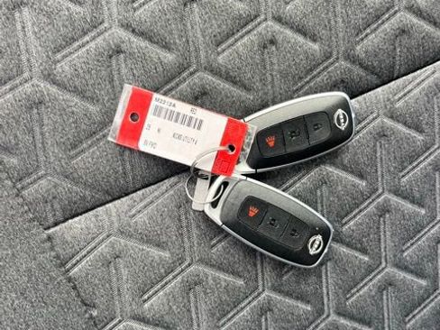 Used 2025 Nissan Kicks SV FWD image 13