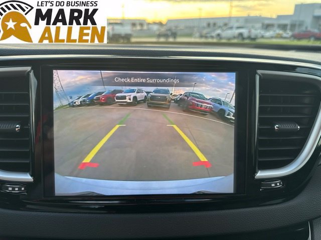 Used 2026 Chrysler Pacifica Select FWD image 10