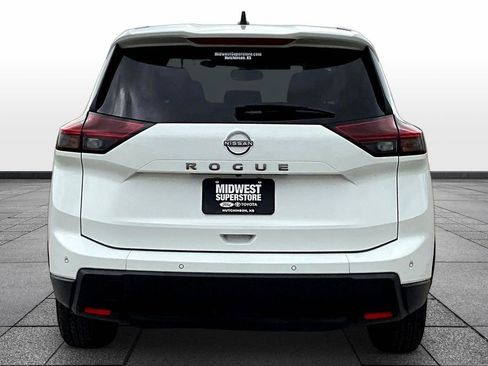 Used 2024 Nissan Rogue S image 4