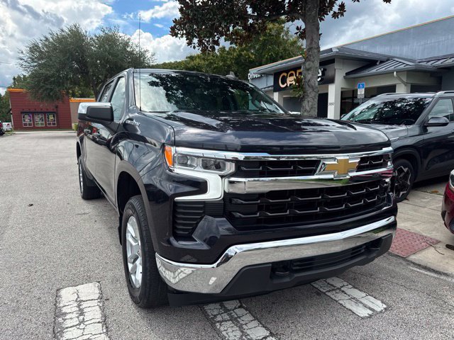Used 2022 Chevrolet Silverado 1500 LT AWD/4WD image 2