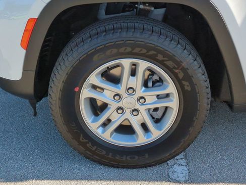 New 2025 Jeep Grand Cherokee Laredo AWD/4WD image 11