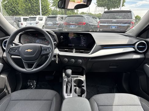 Used 2026 Chevrolet Trax LS w/ LS Convenience Package FWD image 28