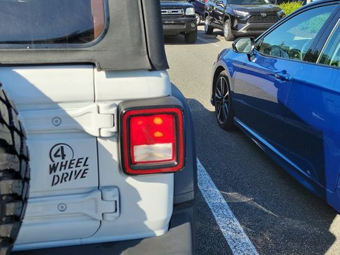 Used 2023 Jeep Wrangler Willys image 17