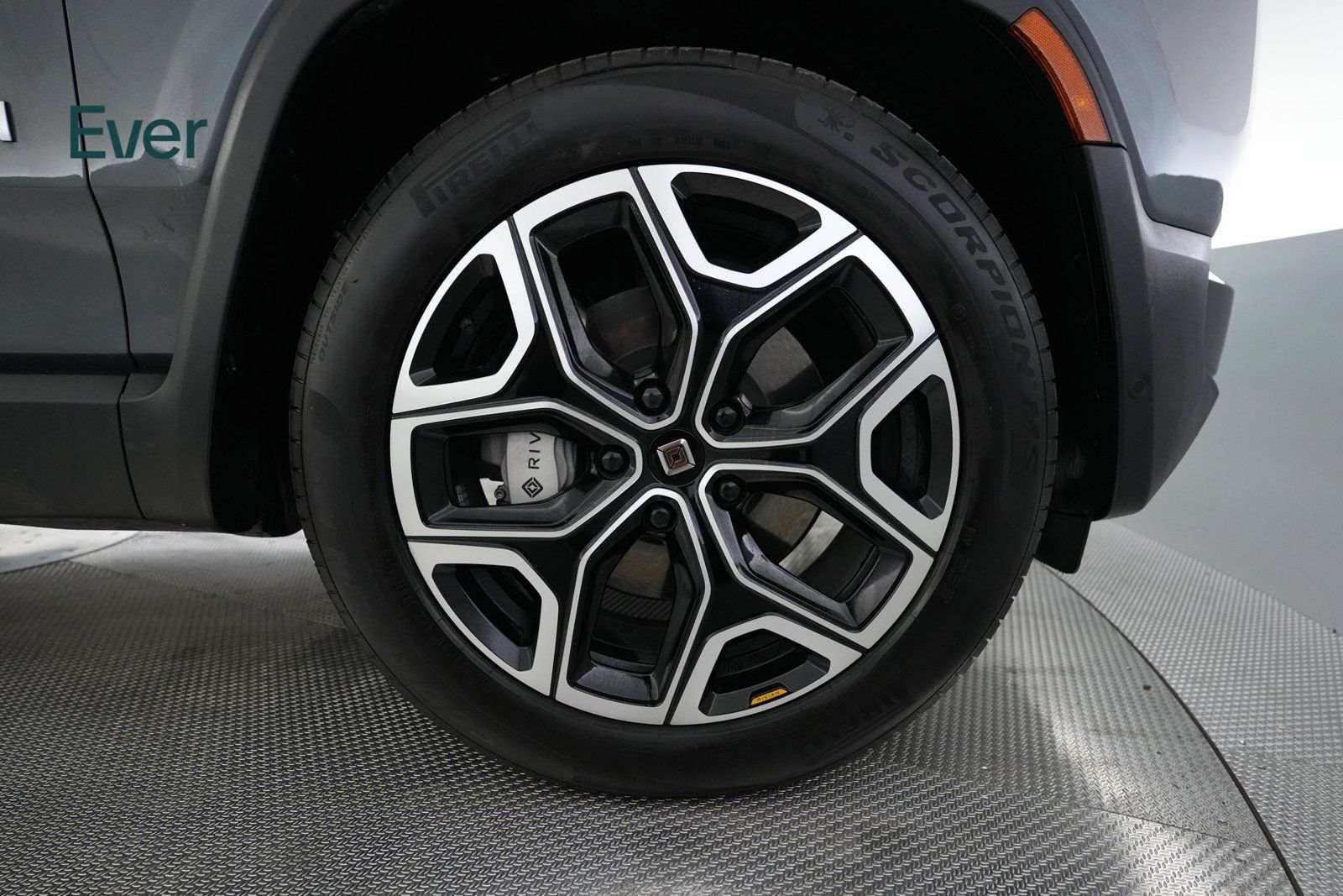 Used 2025 Rivian R1S Adventure Dual AWD/4WD image 21