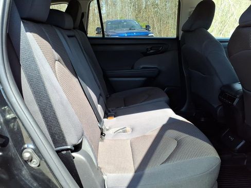 Used 2022 Toyota Highlander L AWD/4WD image 11