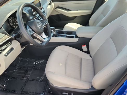 Used 2025 Nissan Altima 2.5 SV FWD image 7