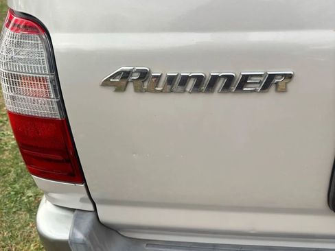 Used 2000 Toyota 4Runner Limited image 28