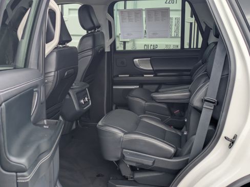Certified 2025 Ford Expedition Platinum w/ Driver's Package AWD/4WD image 17