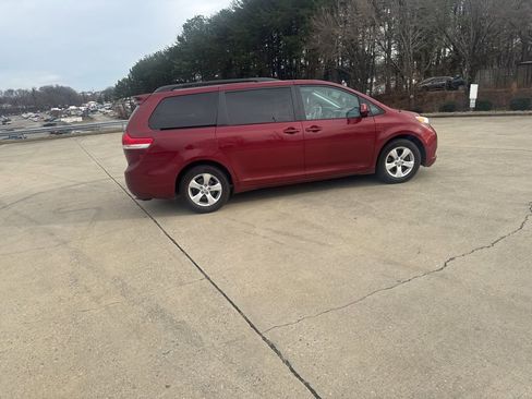 Used 2013 Toyota Sienna LE image 8