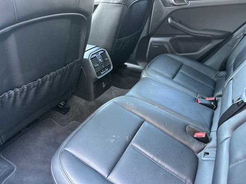 Certified 2025 Porsche Macan image 14