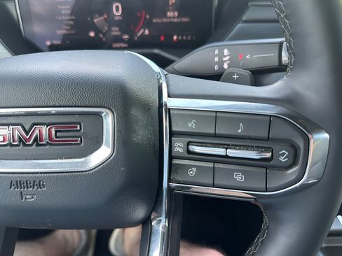 Used 2026 GMC Acadia Elevation w/ Elevation Premium Package FWD image 28