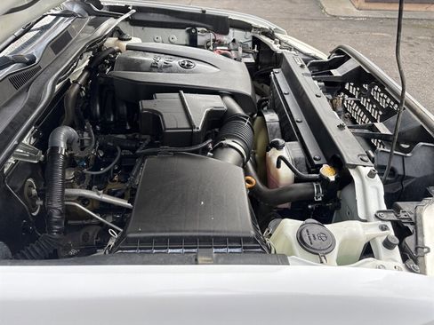 Used 2017 Toyota Tacoma TRD Off-Road image 32