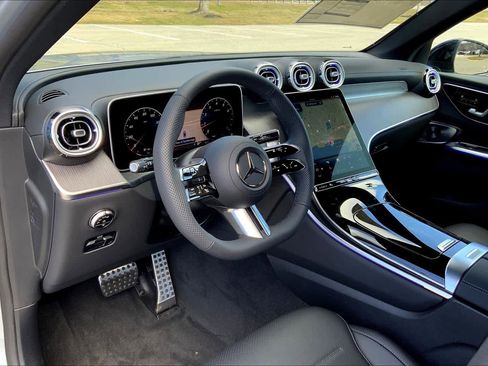 Certified 2025 Mercedes-Benz GLC 300 4MATIC image 9