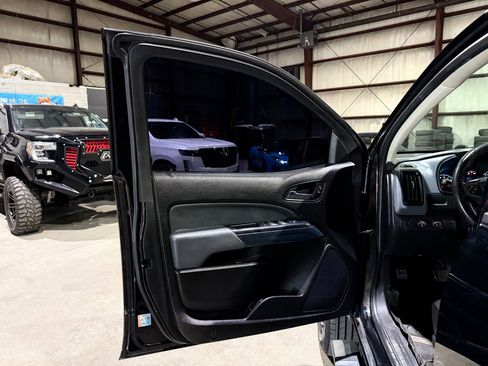 Used 2018 Chevrolet Colorado Z71 AWD/4WD image 11