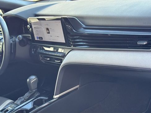 Used 2025 Toyota Camry SE image 26